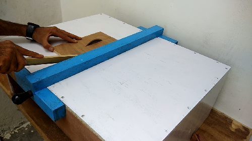 Make A Table Saw With Movable Fence