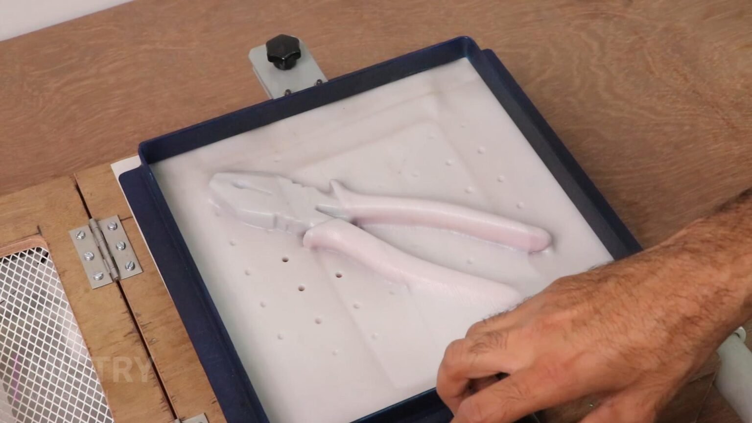 DIY Vacuum Forming Machine | Mistry MakeTool